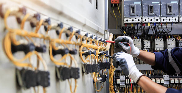 Professional Electrician technician working in Oakwood, IL
